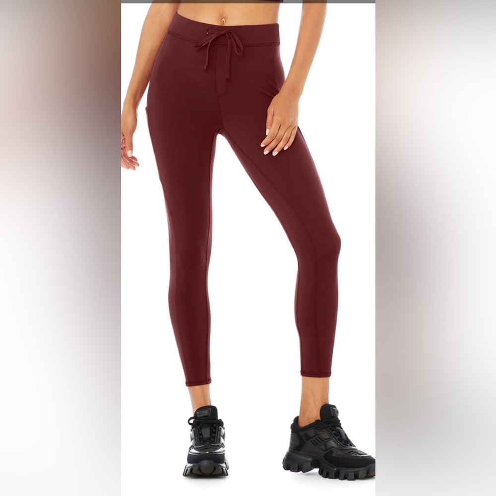 NWT ALO YOGA CHECKPOINT LEGGING - it sculpts and smoothes flawlessly - Picture 4 of 6